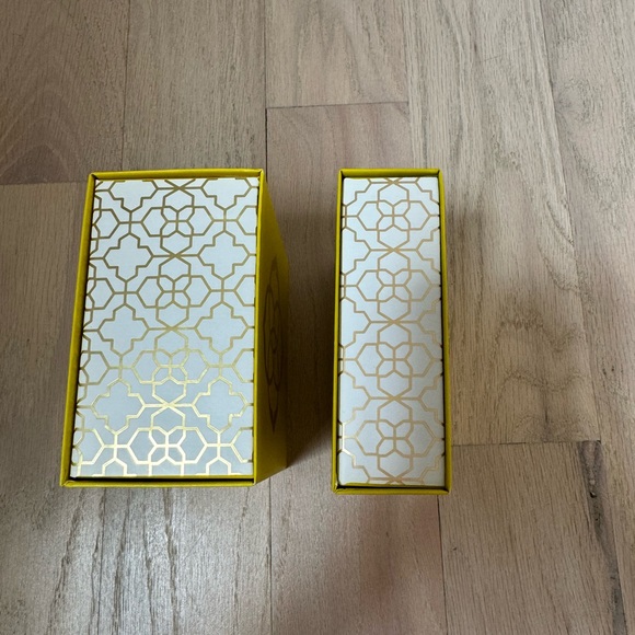 Kendra Scott Magnetic Empty Yellow Gift Box’s and pouch - Picture 4 of 7